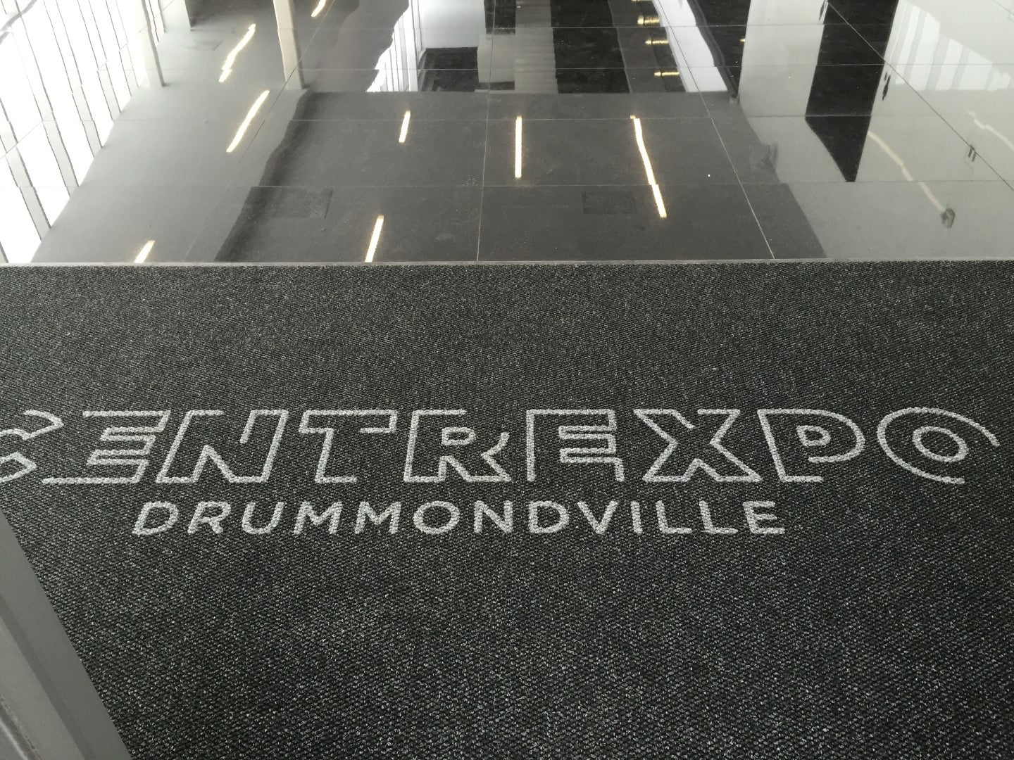 Tapis logo d'entrée absorbant personnalisé grand format